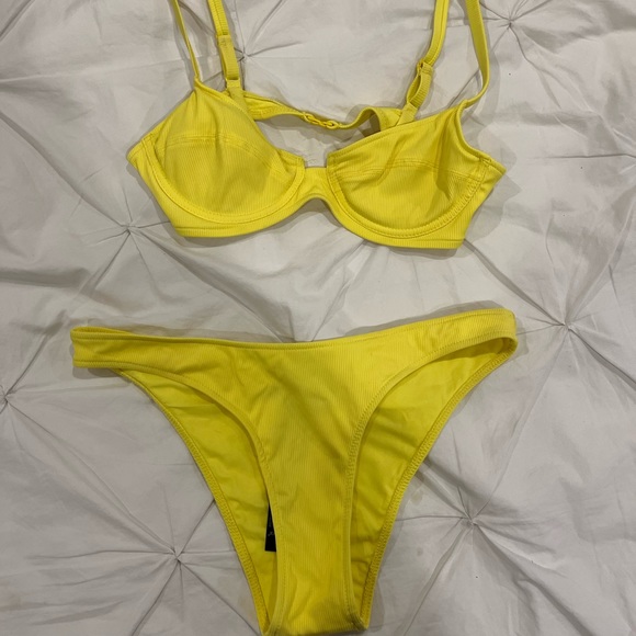 Yellow Zara bikini - Picture 2 of 3